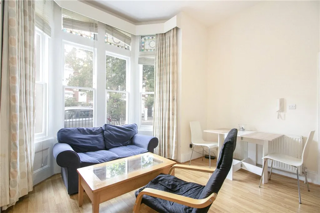 Walpole Gardens, London, W4, photo 6