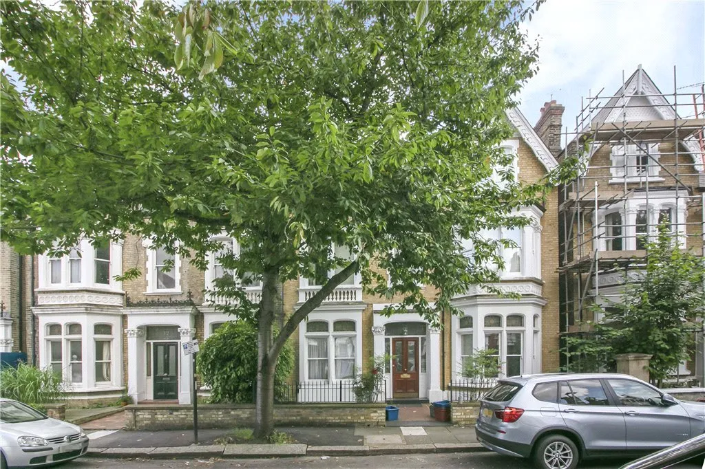 Walpole Gardens, London, W4, photo 10