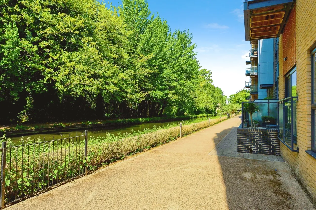 The Embankment, Nash Mills Wharf, HEMEL HEMPSTEAD, photo 12