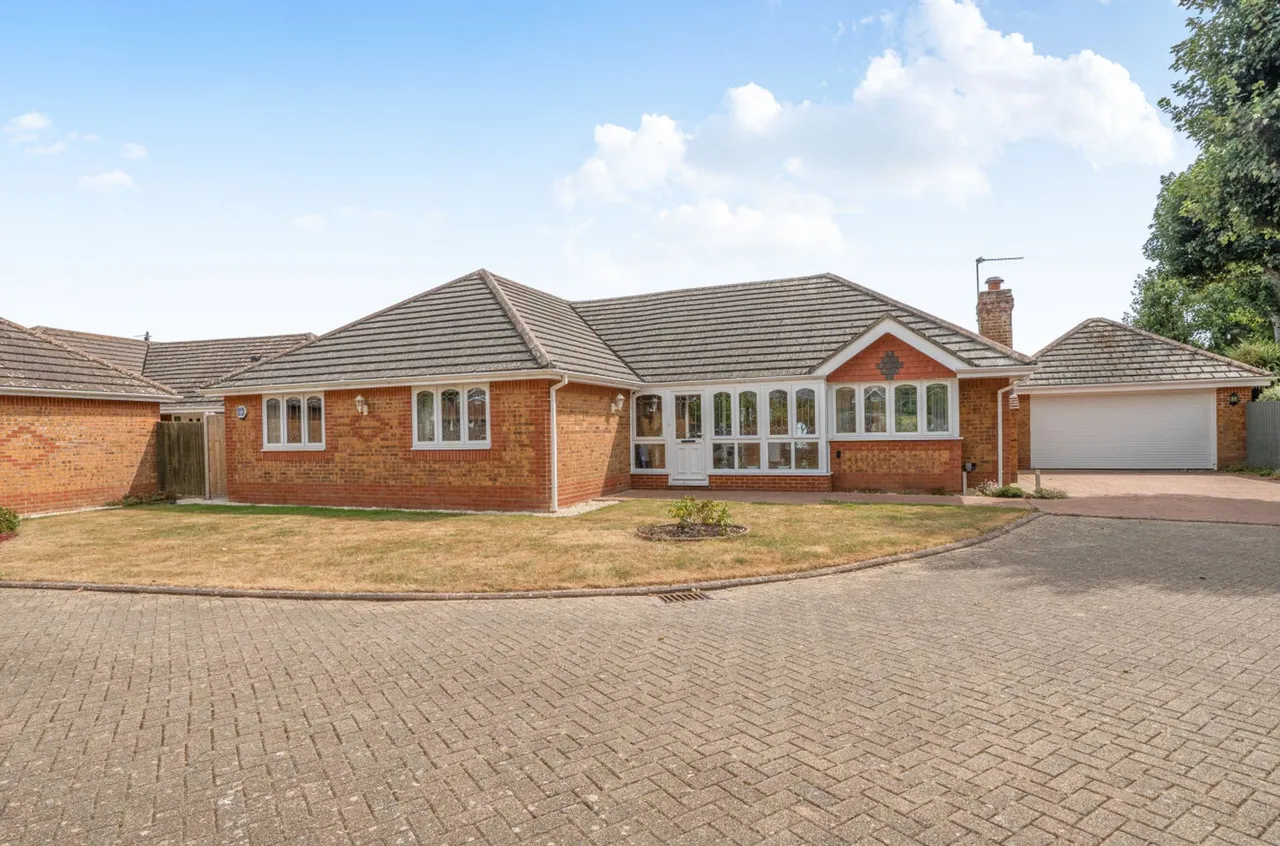 3 bed property for sale, Woodstock Gardens, Aldwick, PO21