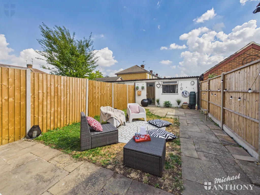 Haydon Road, Aylesbury, HP19 9NN, photo 3