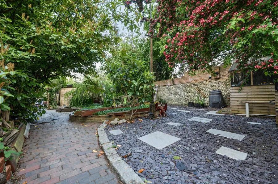 South Street, Tarring, BN14, photo 27