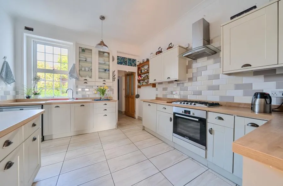 South Street, Tarring, BN14, photo 5