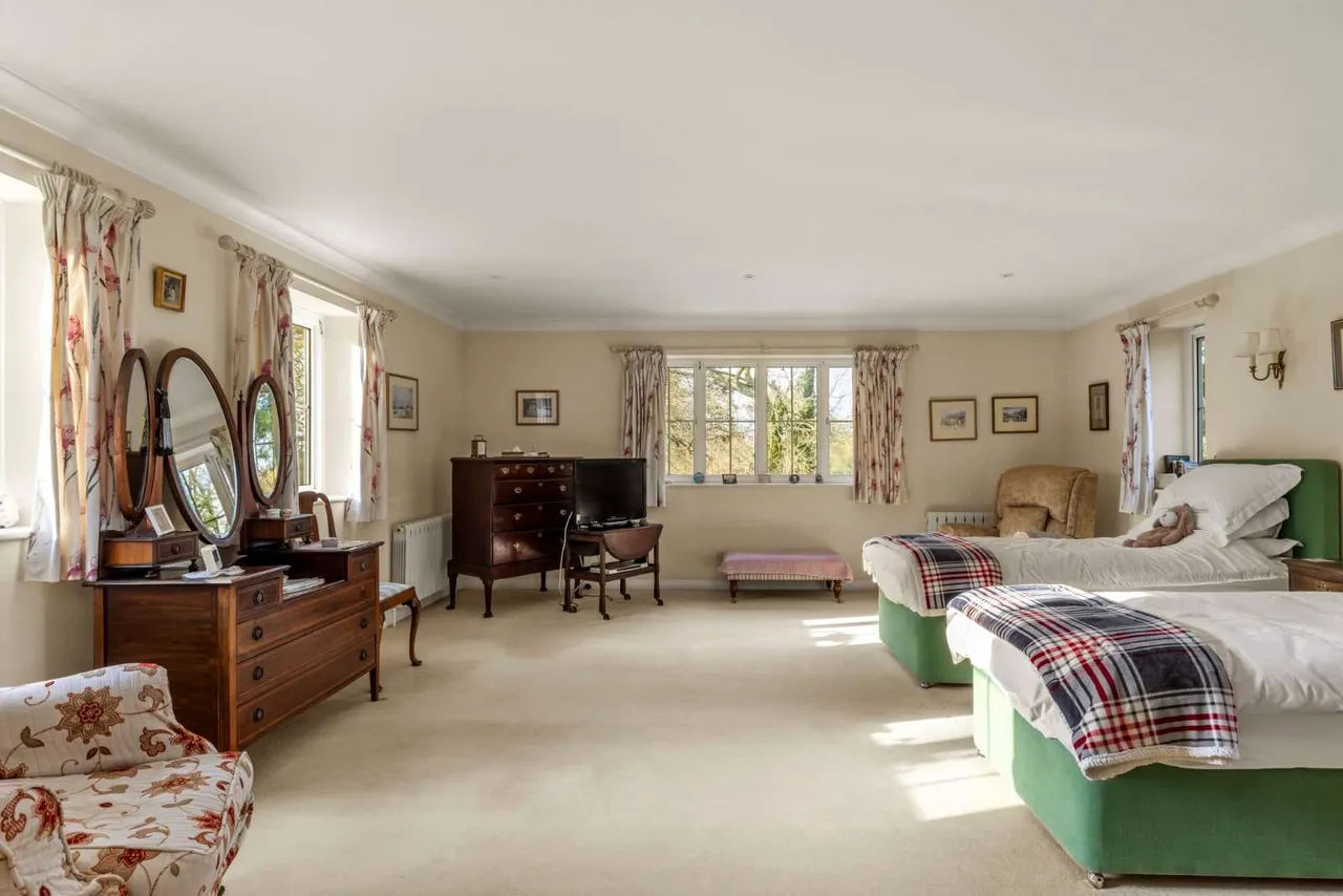 Woolmer Lane, Bramshott, Liphook, Hampshire, GU30 7RD, photo 12