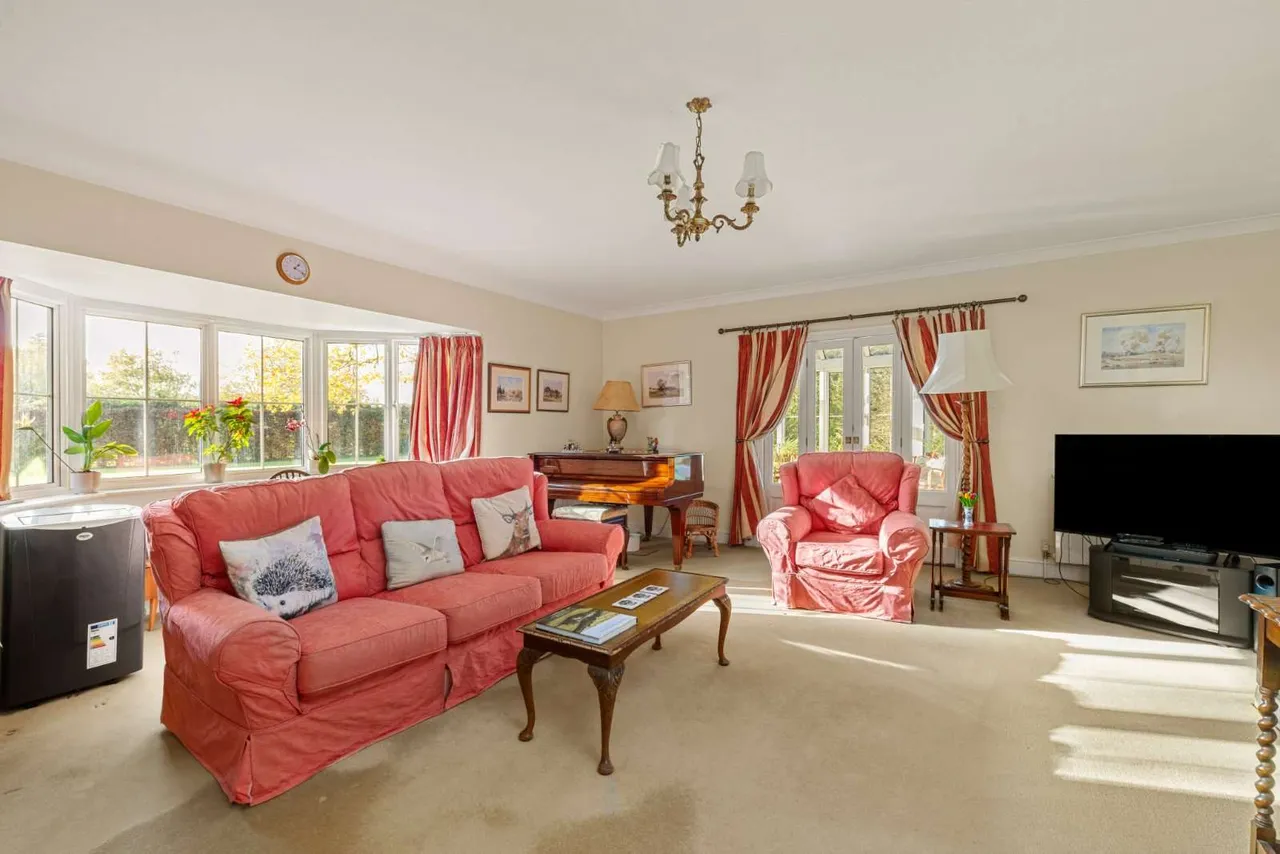 Woolmer Lane, Bramshott, Liphook, Hampshire, GU30 7RD, photo 4