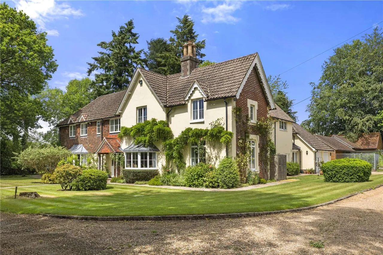 5 bed house for sale — Woolmer Lane, Bramshott, Liphook, Hampshire, GU30 7RD