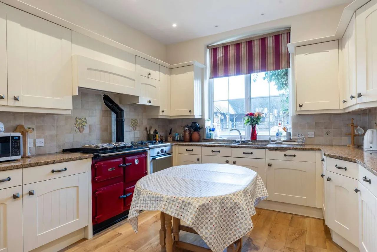 Woolmer Lane, Bramshott, Liphook, Hampshire, GU30 7RD, photo 6