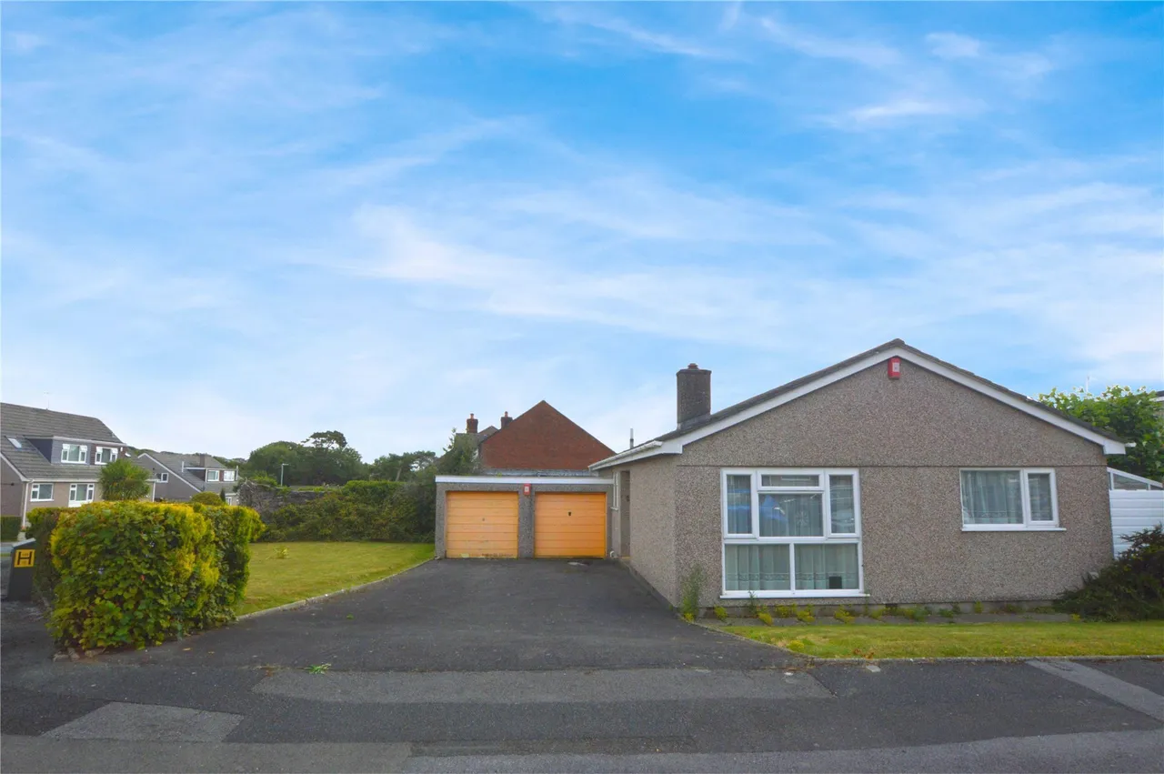 3 bed property for sale — Frensham Avenue, Plymouth, Devon, PL6