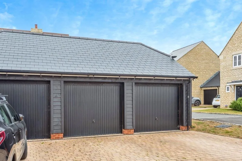 Olivers Close, WITNEY, Oxfordshire, OX29, photo 4