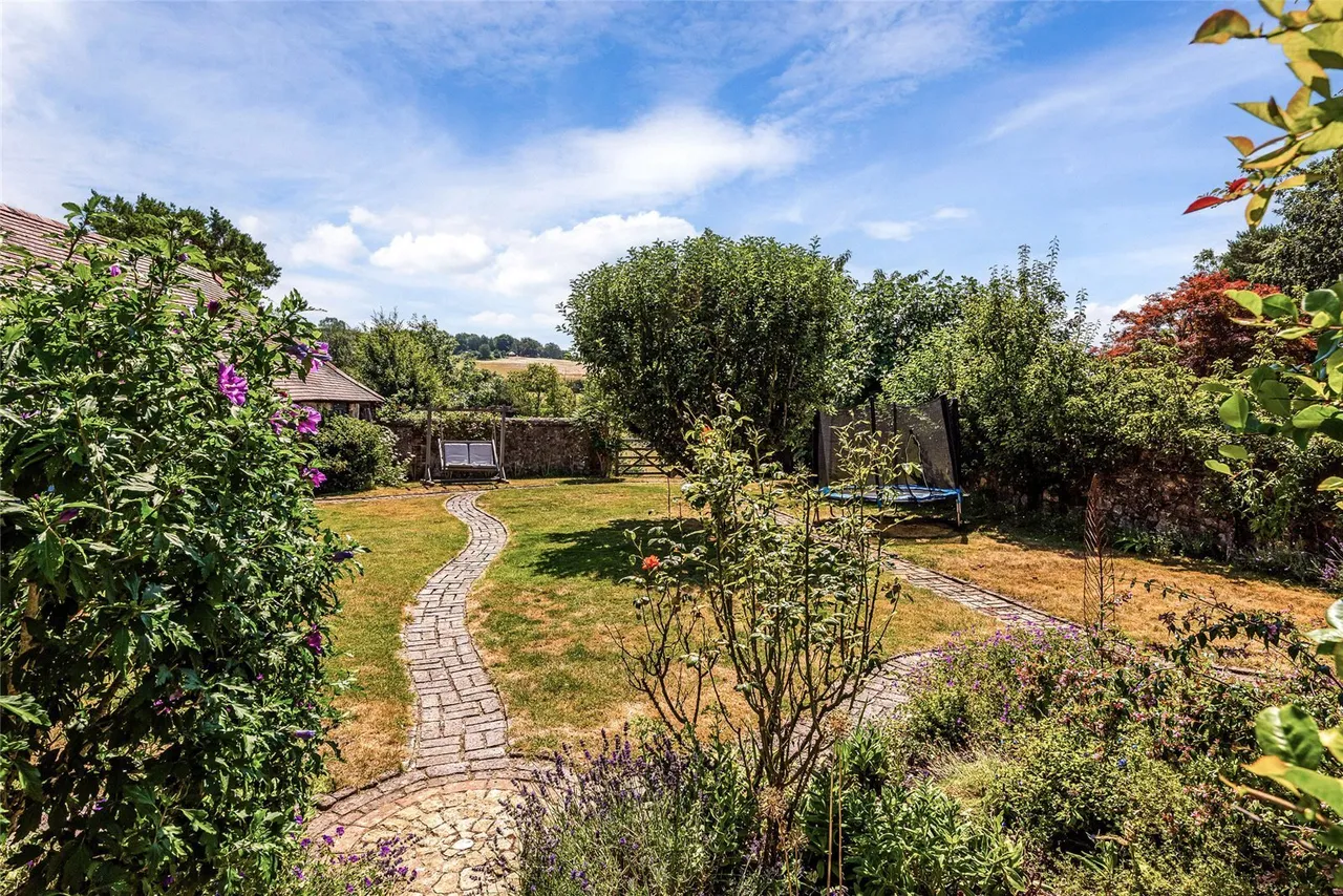East Street, Amberley, BN18, photo 18