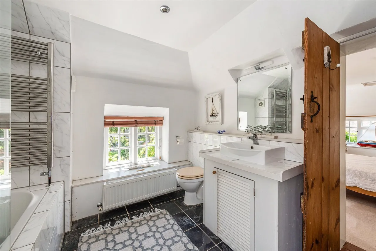 East Street, Amberley, BN18, photo 14