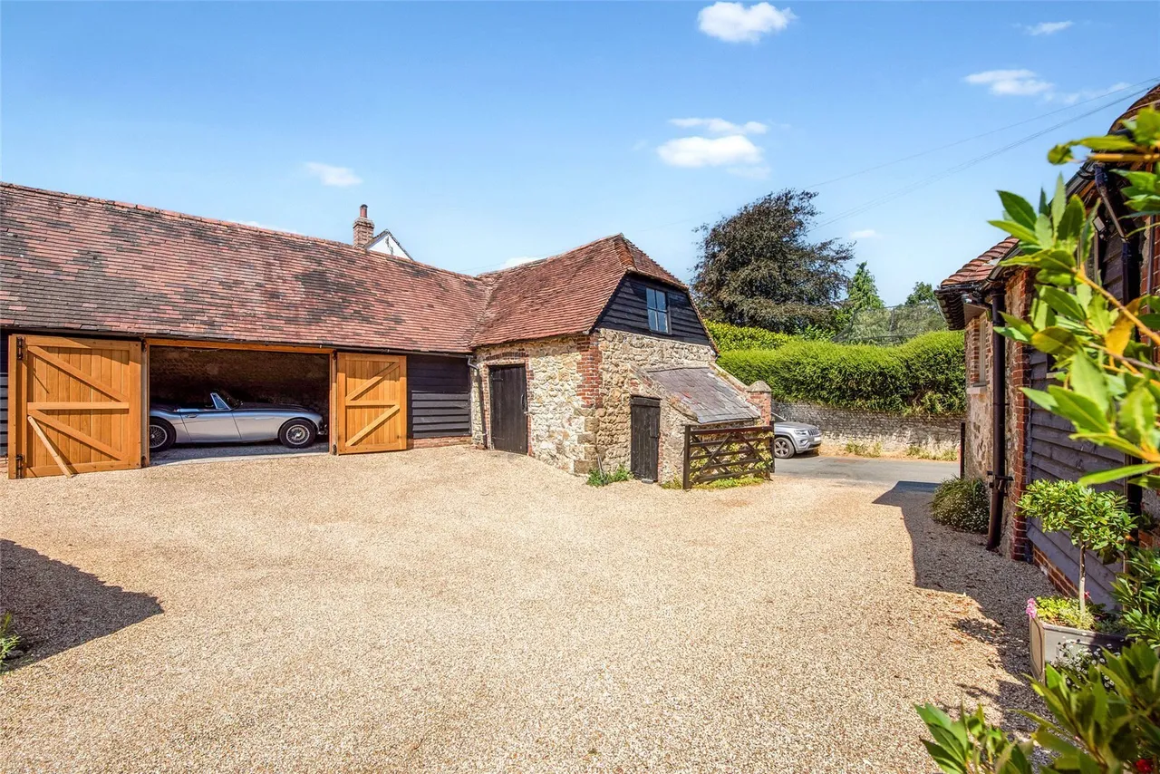 East Street, Amberley, BN18, photo 21