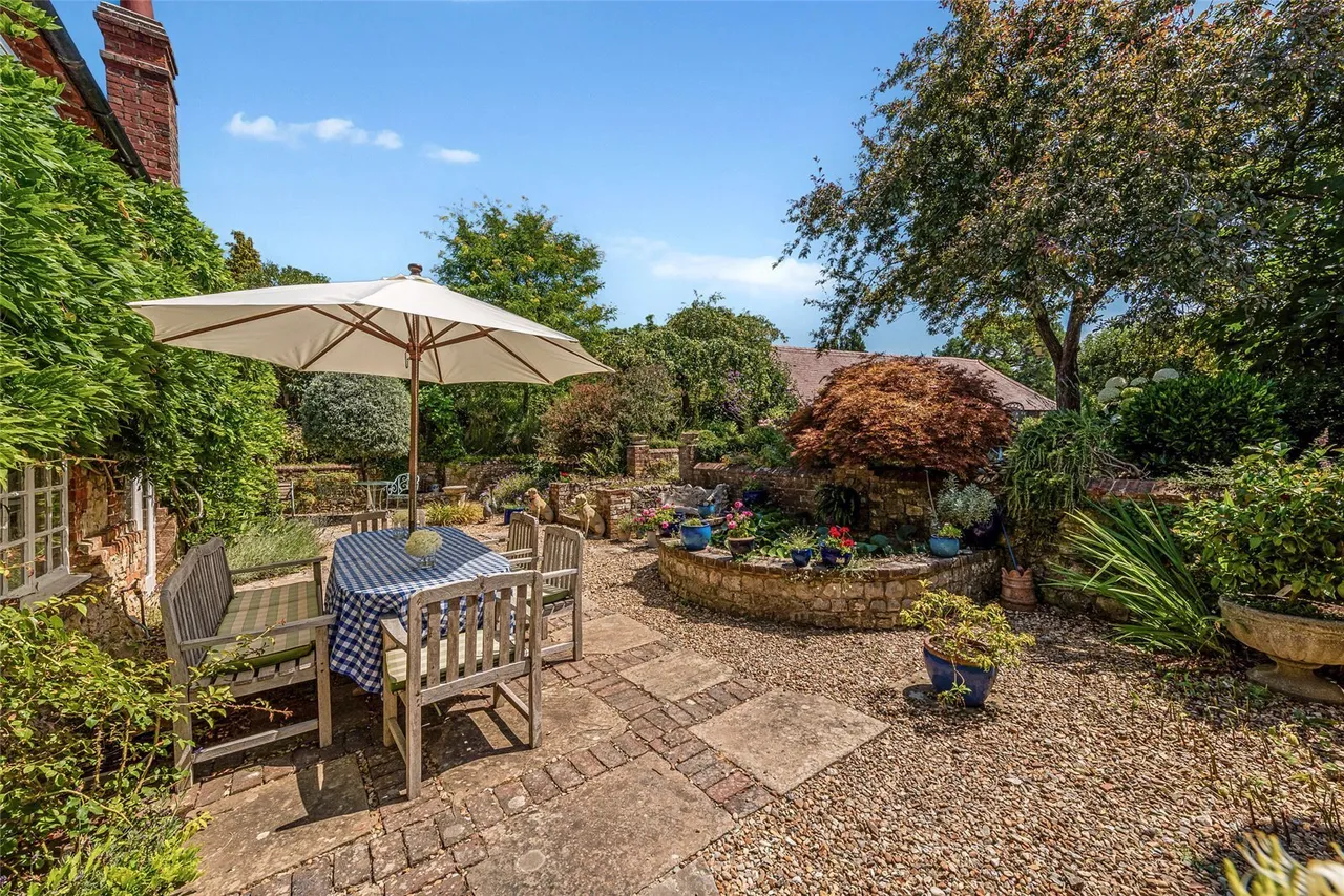 East Street, Amberley, BN18, photo 16