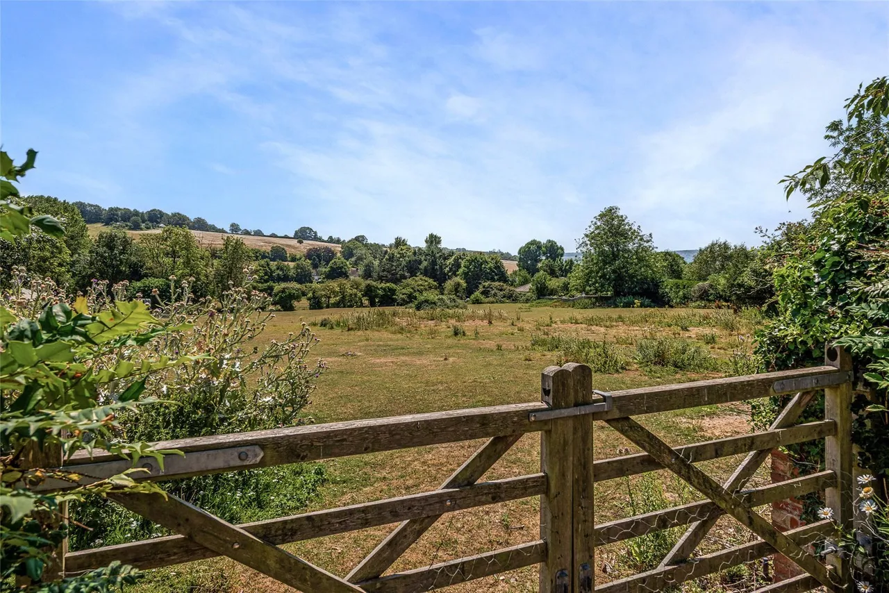 East Street, Amberley, BN18, photo 19