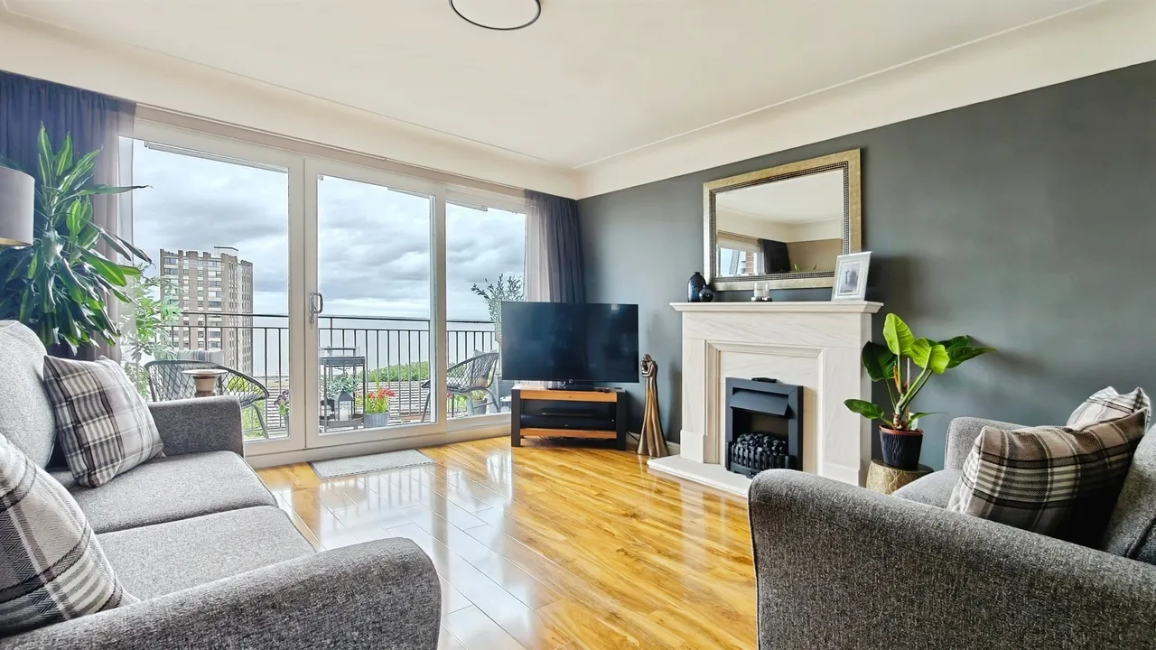 2 bed flat for sale — Redstone Park, Wallasey
