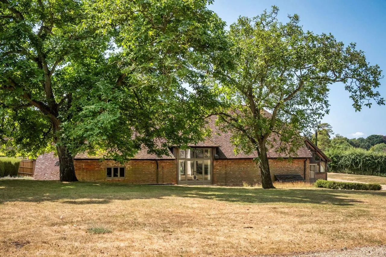 Downs Road, West Stoke, PO18, photo 4