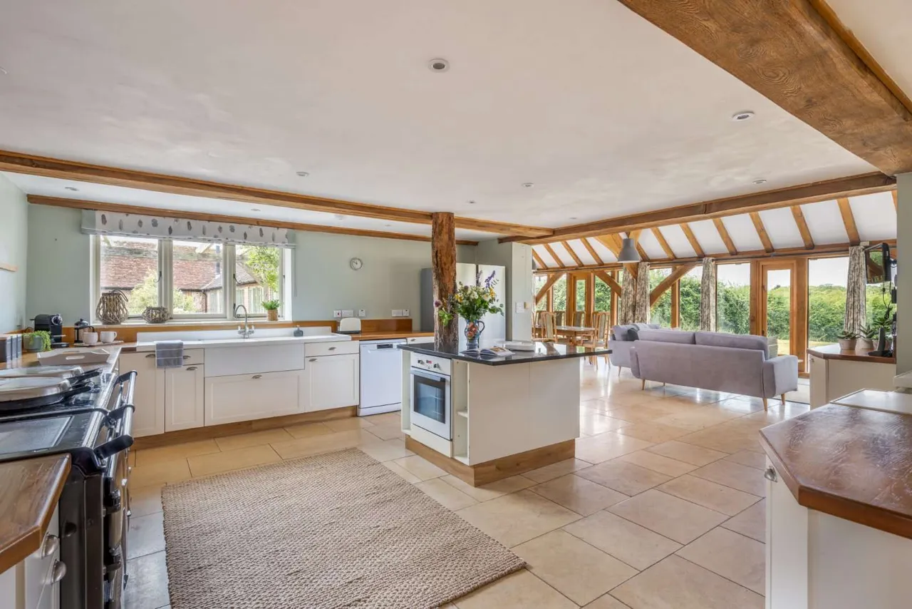 Downs Road, West Stoke, PO18, photo 9