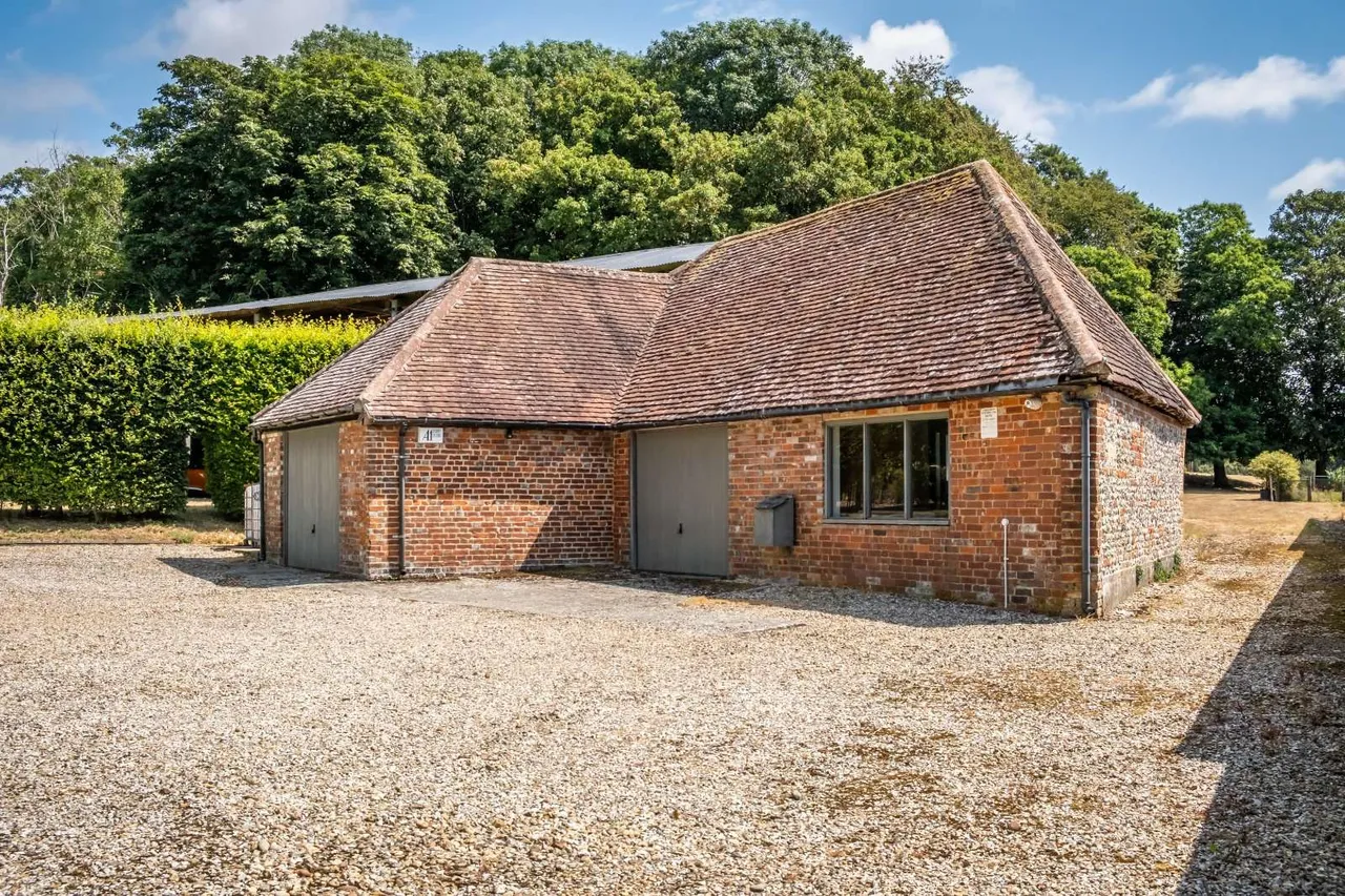 Downs Road, West Stoke, PO18, photo 23