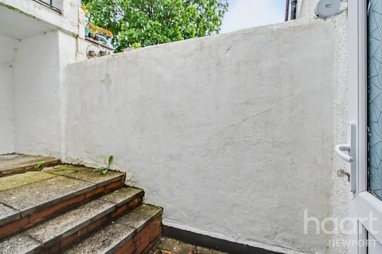 Upper Power Street, NP20, photo 23
