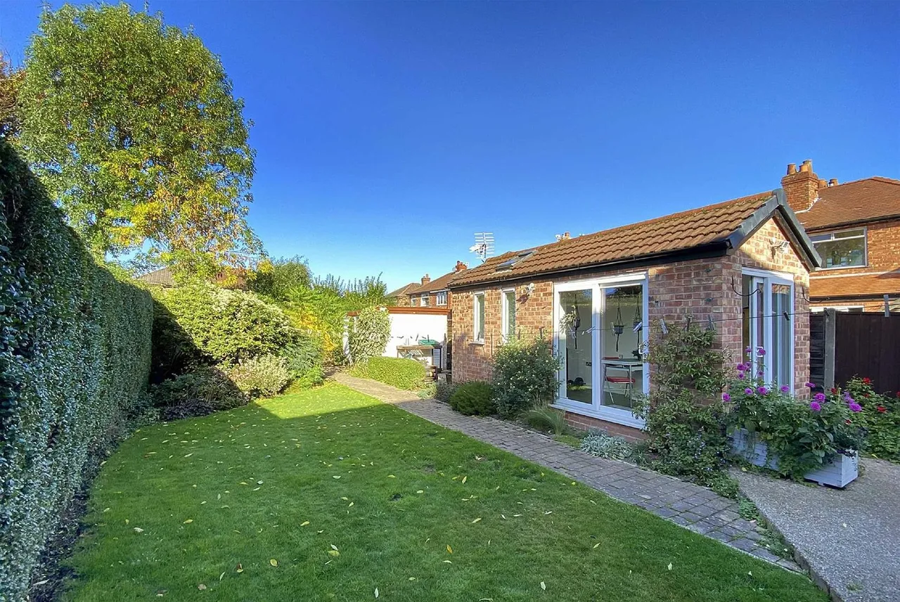 Gerrard Avenue, Timperley, Cheshire WA15 6HS, photo 3