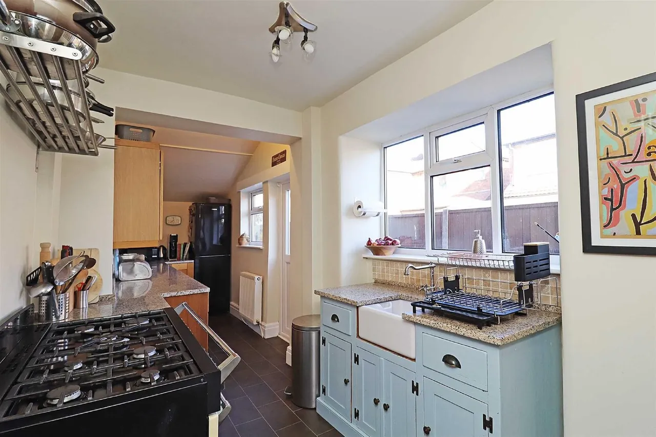 Gerrard Avenue, Timperley, Cheshire WA15 6HS, photo 5
