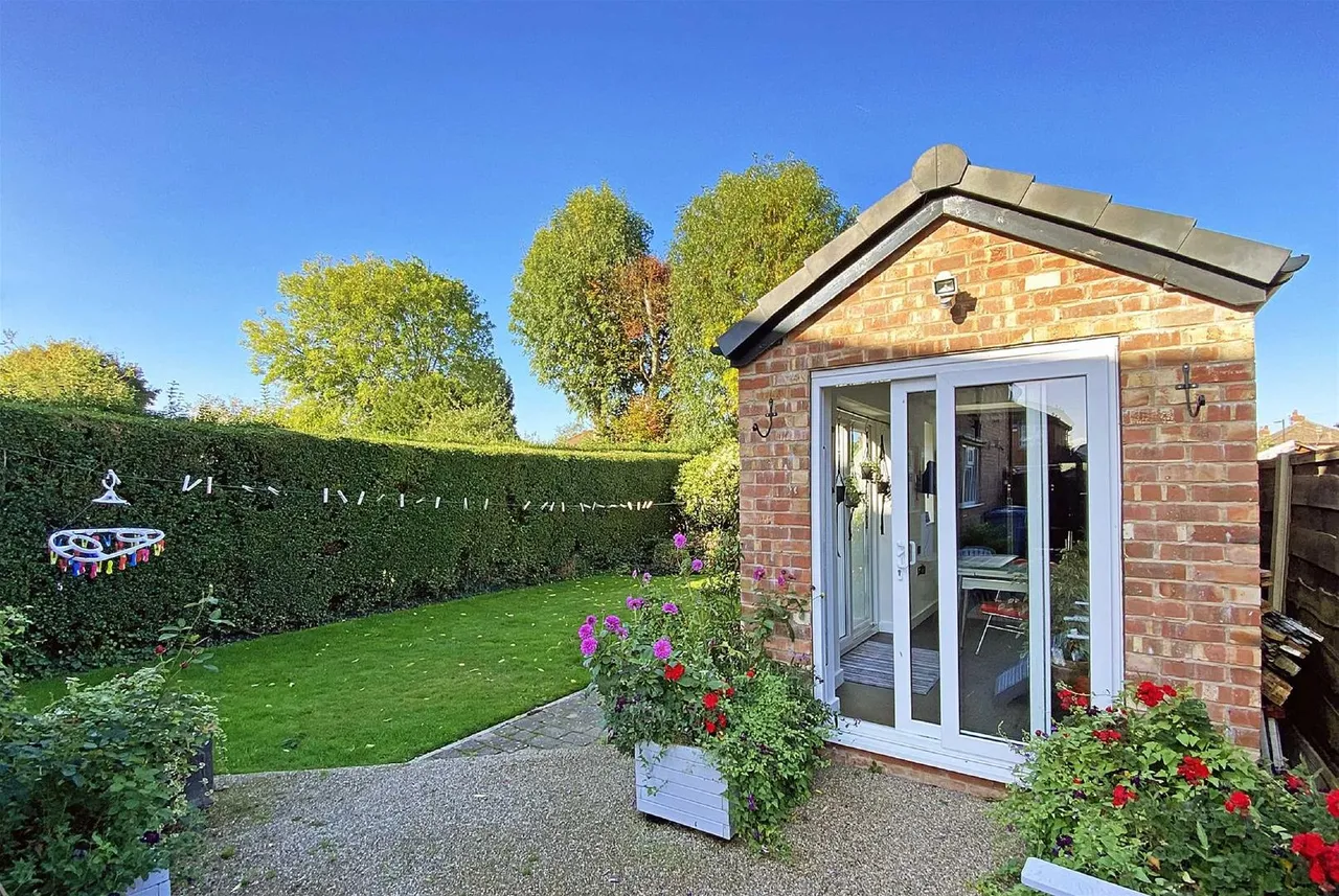 Gerrard Avenue, Timperley, Cheshire WA15 6HS, photo 12
