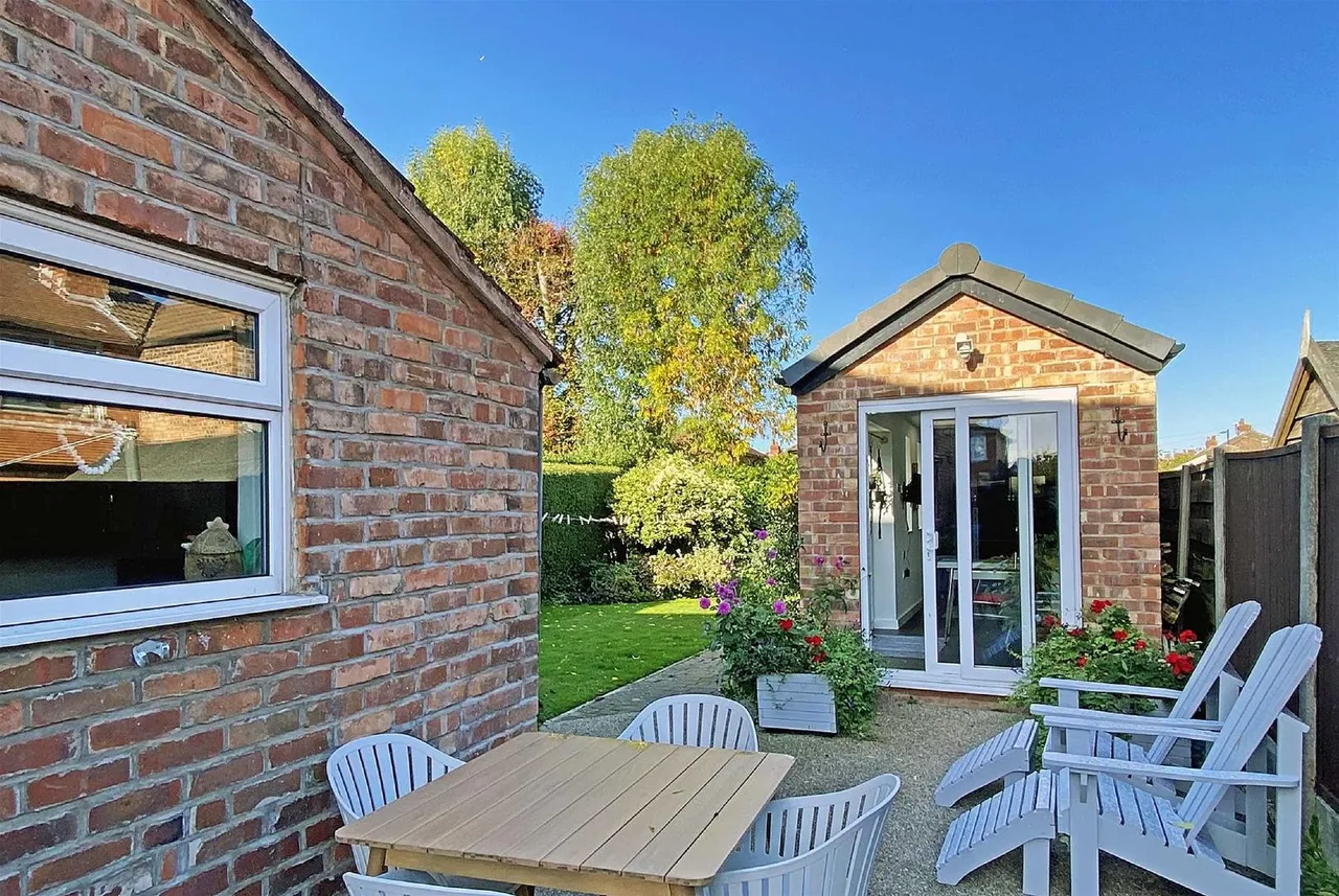 Gerrard Avenue, Timperley, Cheshire WA15 6HS, photo 25