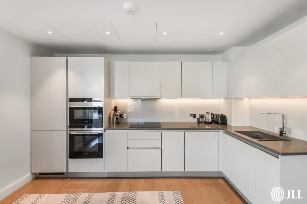 Sopwith Way, London, SW11, photo 2