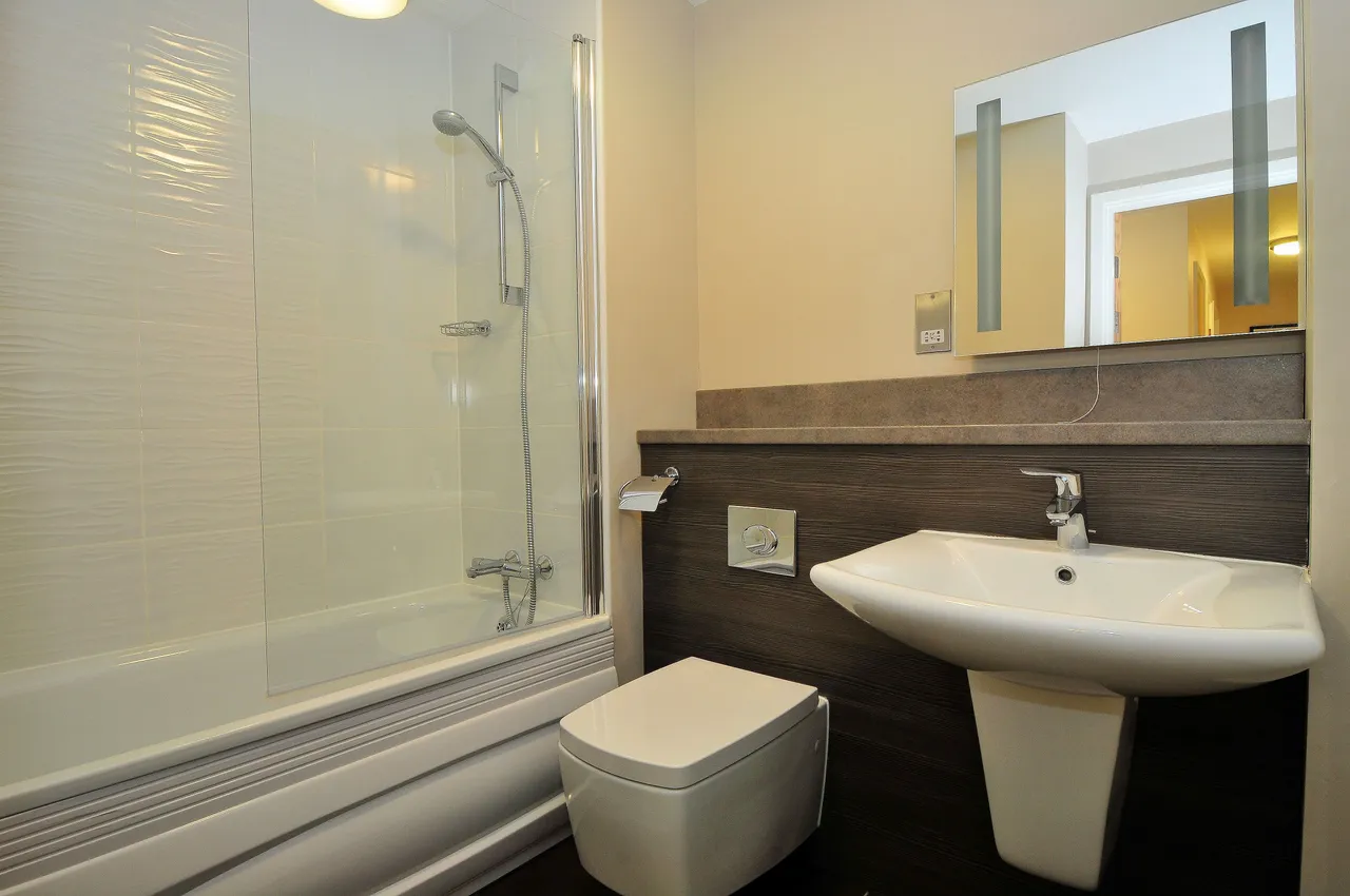 614 TRS Apartments, The Green, Southall, photo 6