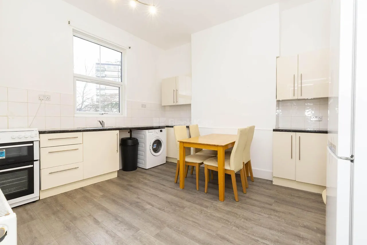 4 bed flat to rent, Hungerford Road, N7