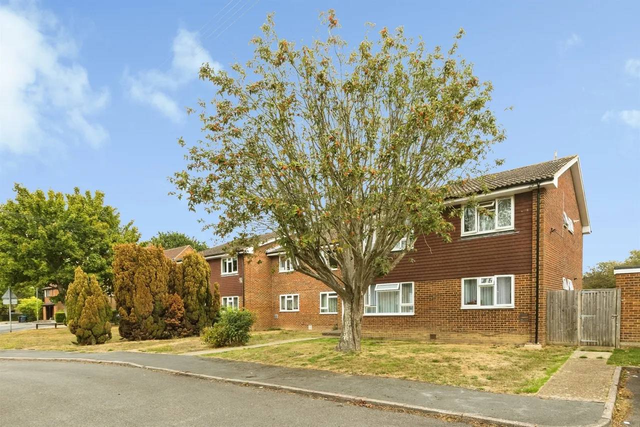 Churchill Road, Smallfield, Horley, photo 11