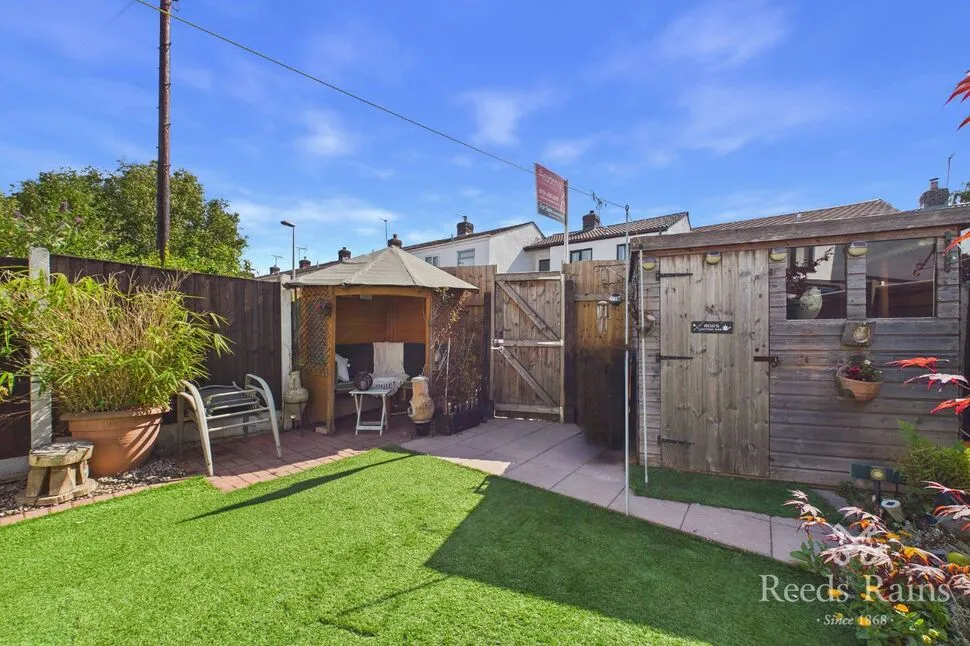 St. Marys Close, Hale Village, L24, photo 7