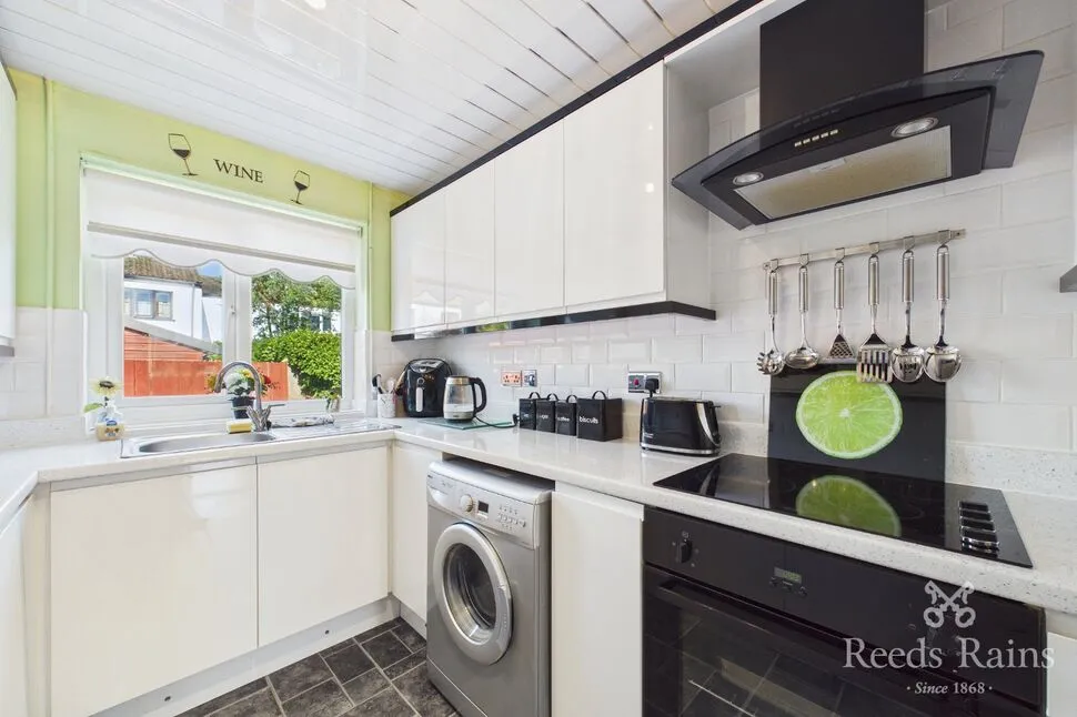 St. Marys Close, Hale Village, L24, photo 15