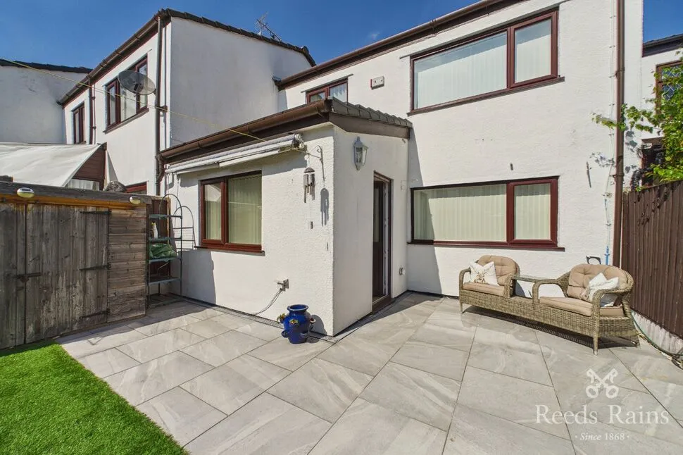 St. Marys Close, Hale Village, L24, photo 5