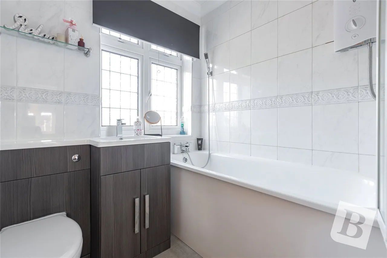 Collier Row, RM5, photo 7