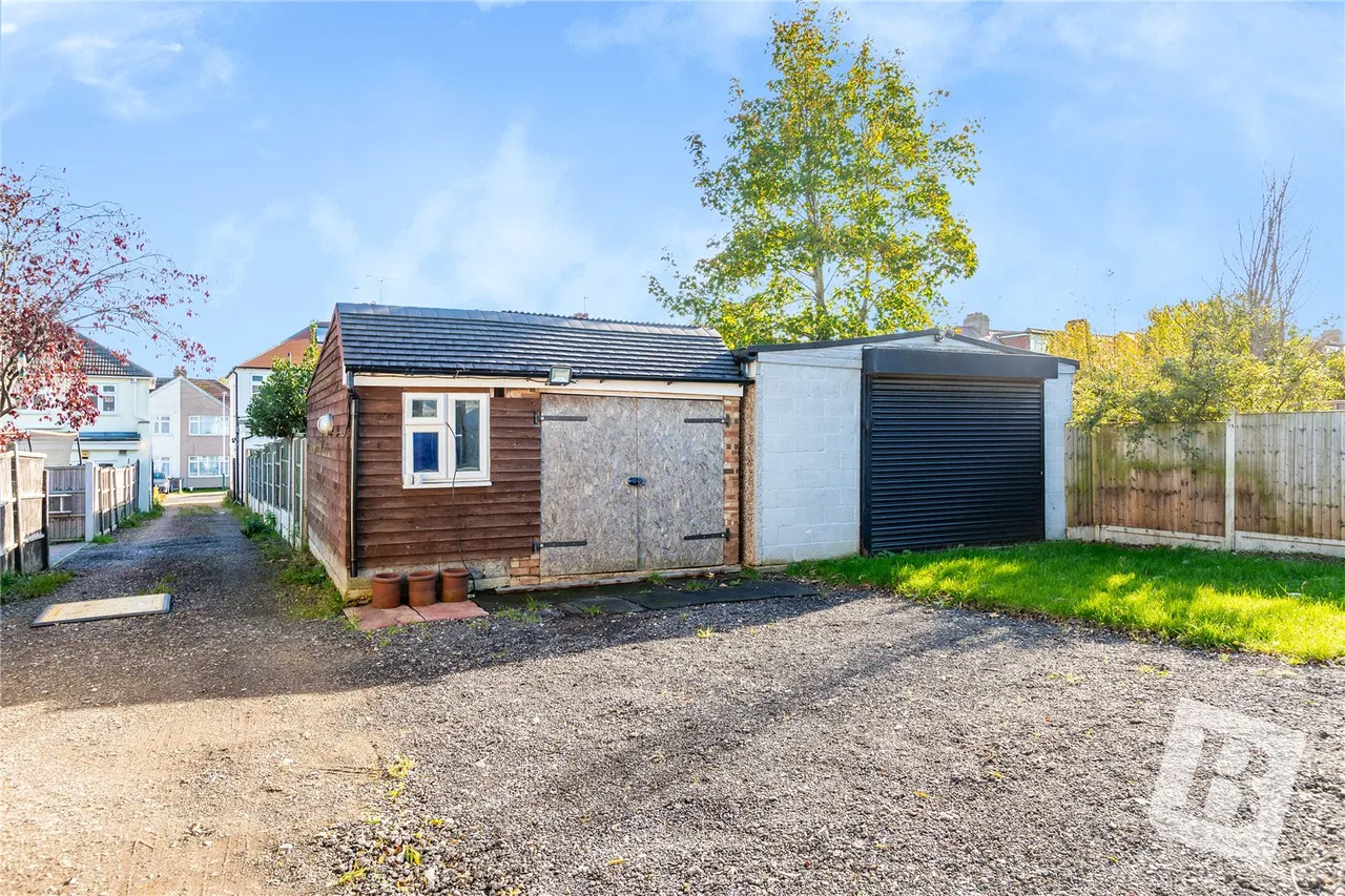 Collier Row, RM5, photo 6