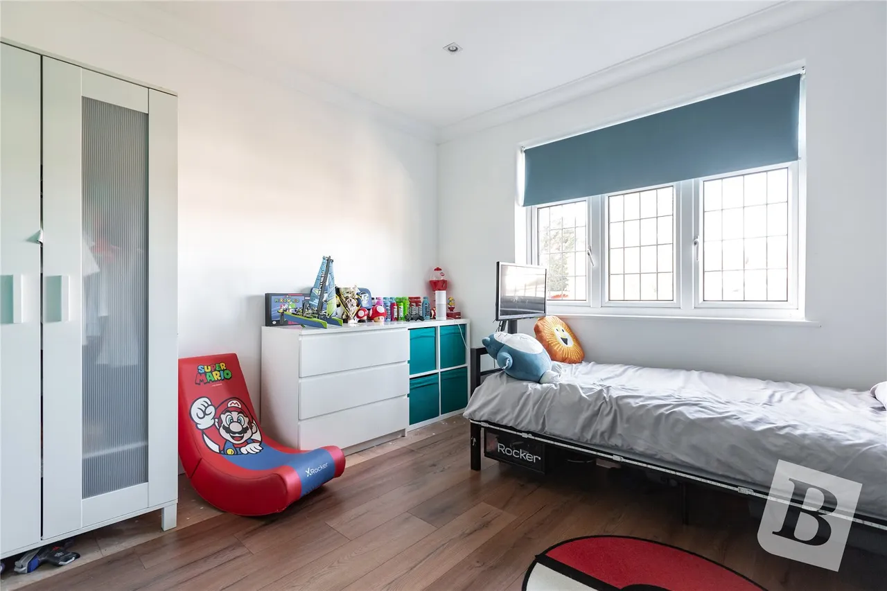 Collier Row, RM5, photo 8