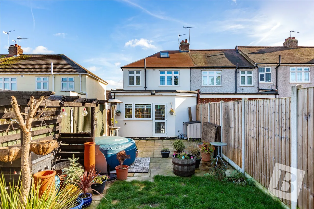 Collier Row, RM5, photo 4