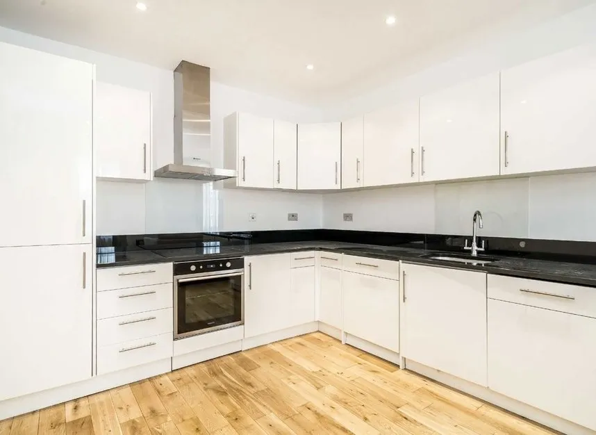 Chiswick High Road, Chiswick, W4, photo 3