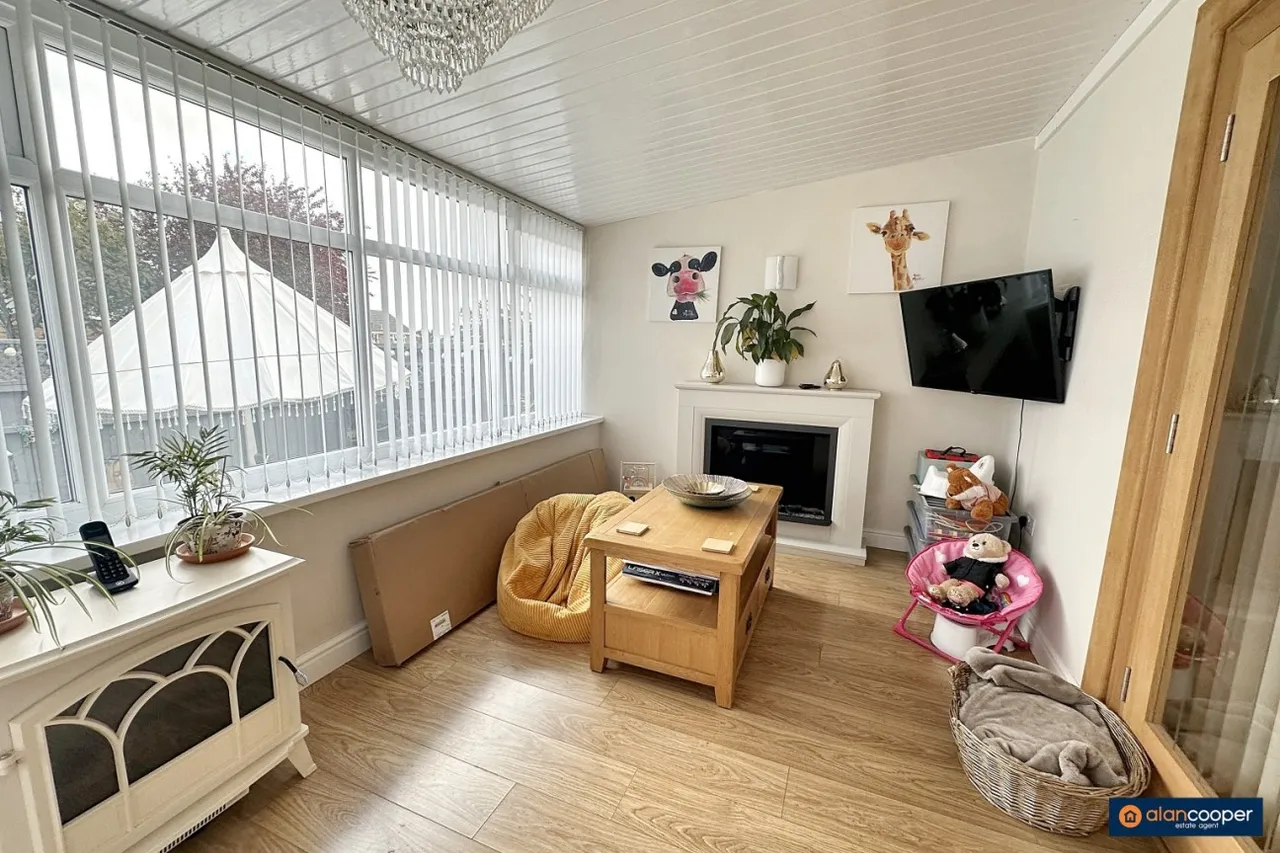 Snowdon Close, Grove Farm, CV10, photo 5