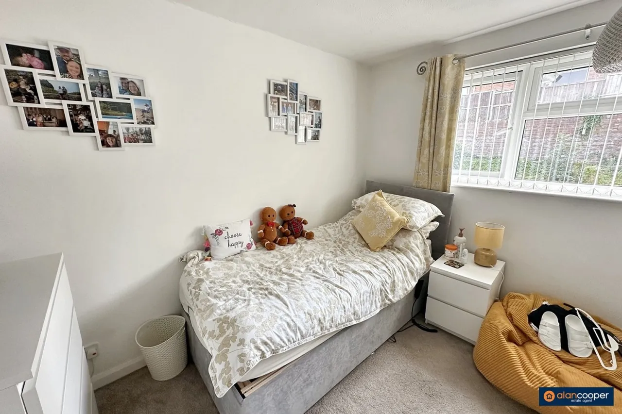 Snowdon Close, Grove Farm, CV10, photo 11