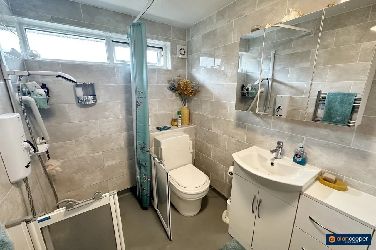 Snowdon Close, Grove Farm, CV10, photo 13