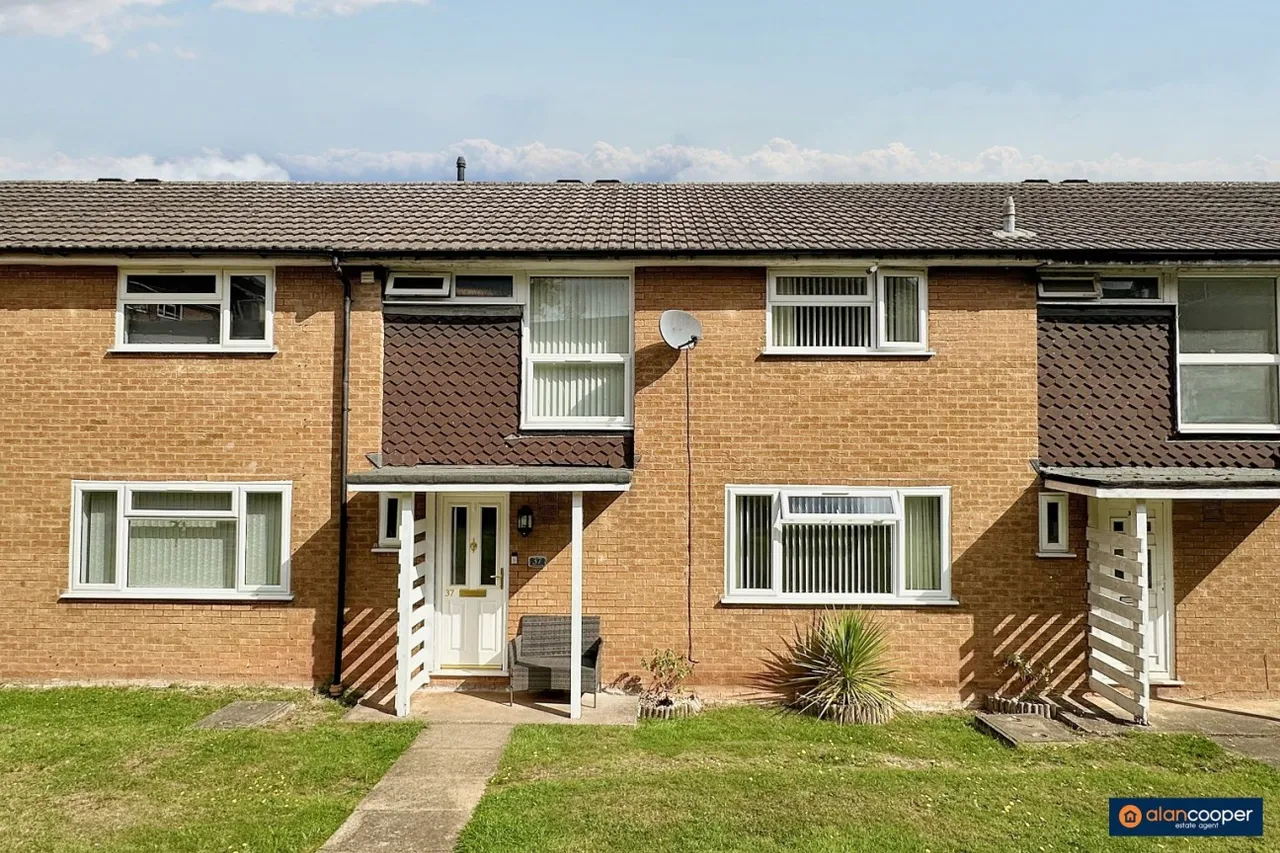 3 bed house for sale, Snowdon Close, Grove Farm, CV10