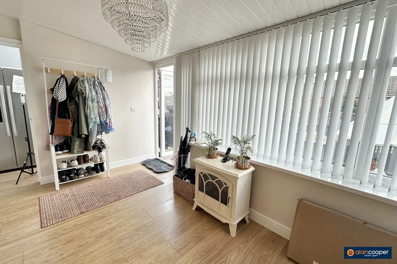 Snowdon Close, Grove Farm, CV10, photo 6