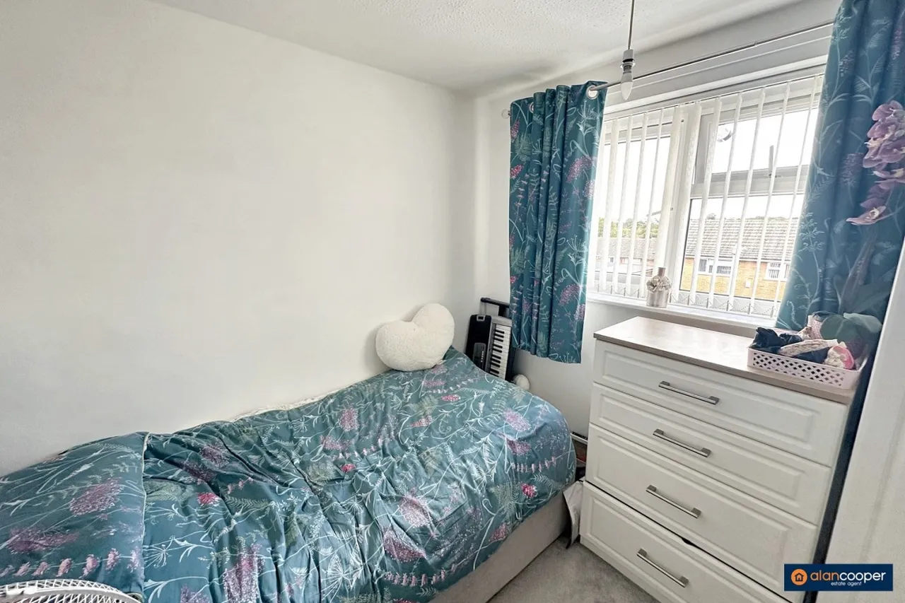 Snowdon Close, Grove Farm, CV10, photo 12
