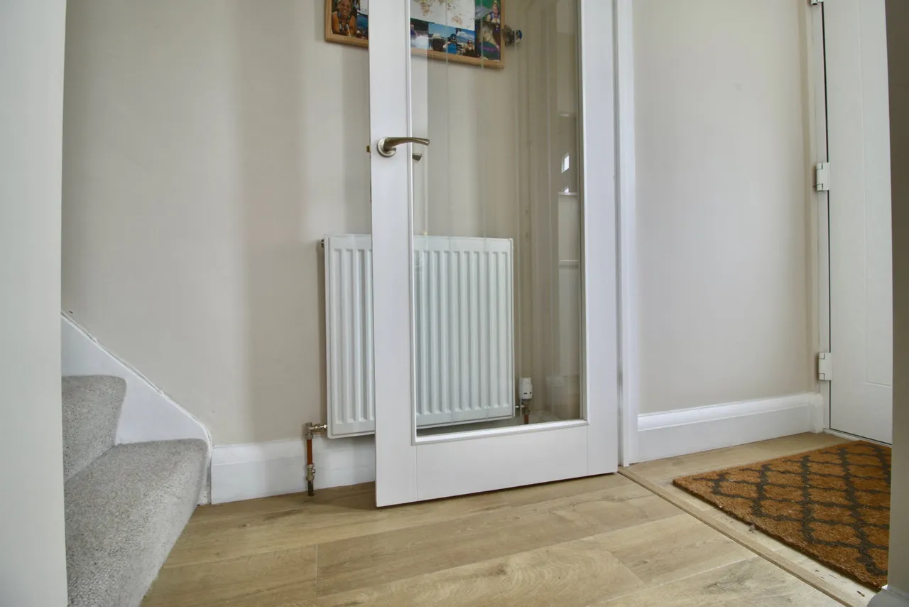 Geoffrey Avenue, Harold Wood, Romford, RM3 0YJ, photo 5