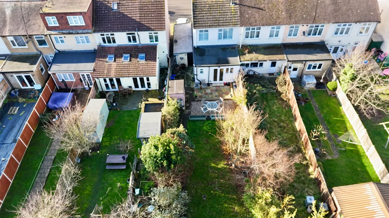 Geoffrey Avenue, Harold Wood, Romford, RM3 0YJ, photo 4