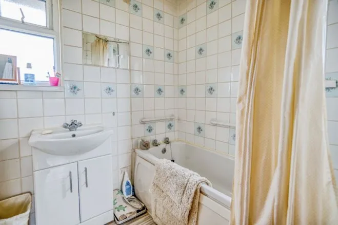 Military Road, Pembroke Dock, SA72, photo 9