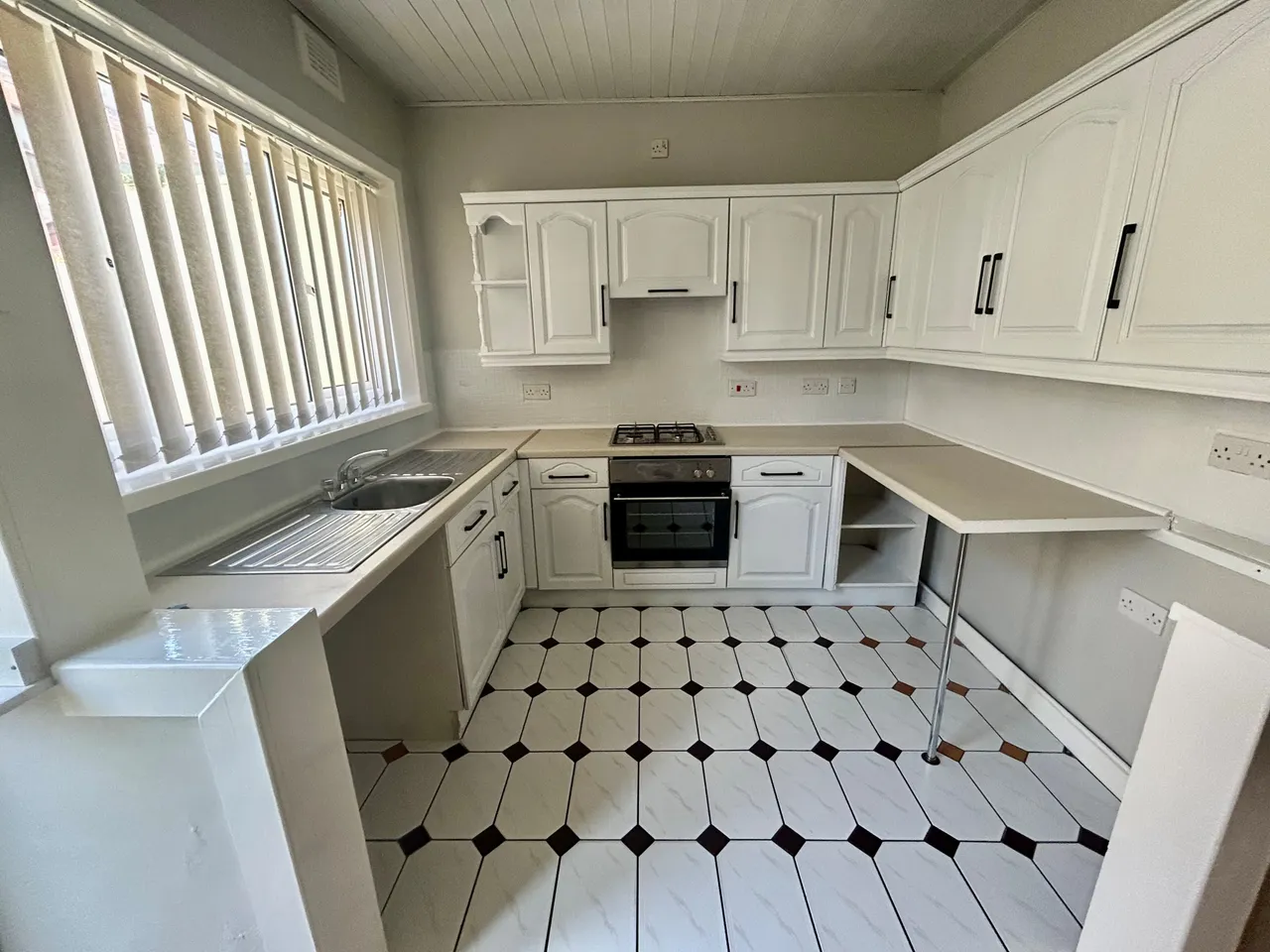 Woodhall Road, L13, photo 5