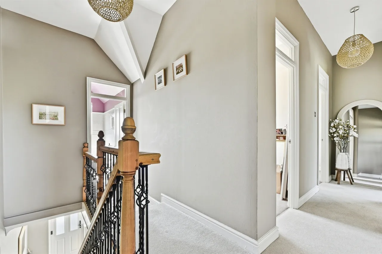 The Mews, Russley Park, Marlborough, photo 12